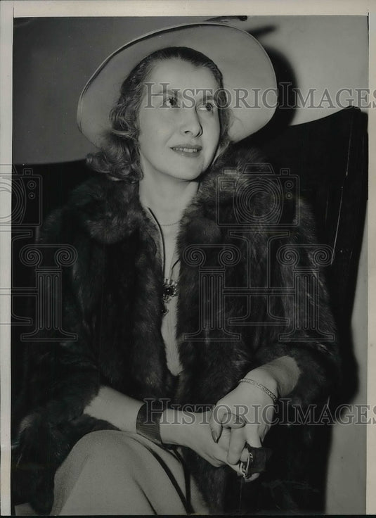 1940 Mrs. Ruth Young won $100,000 in separation suit from S. Young - Historic Images