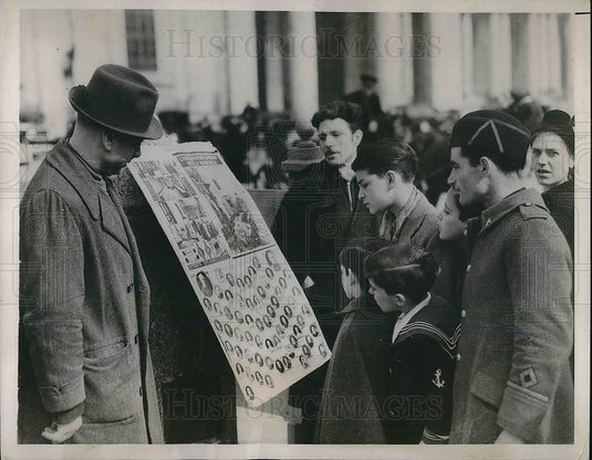 1939 Rome Awaits the Election of a New Pope - Historic Images
