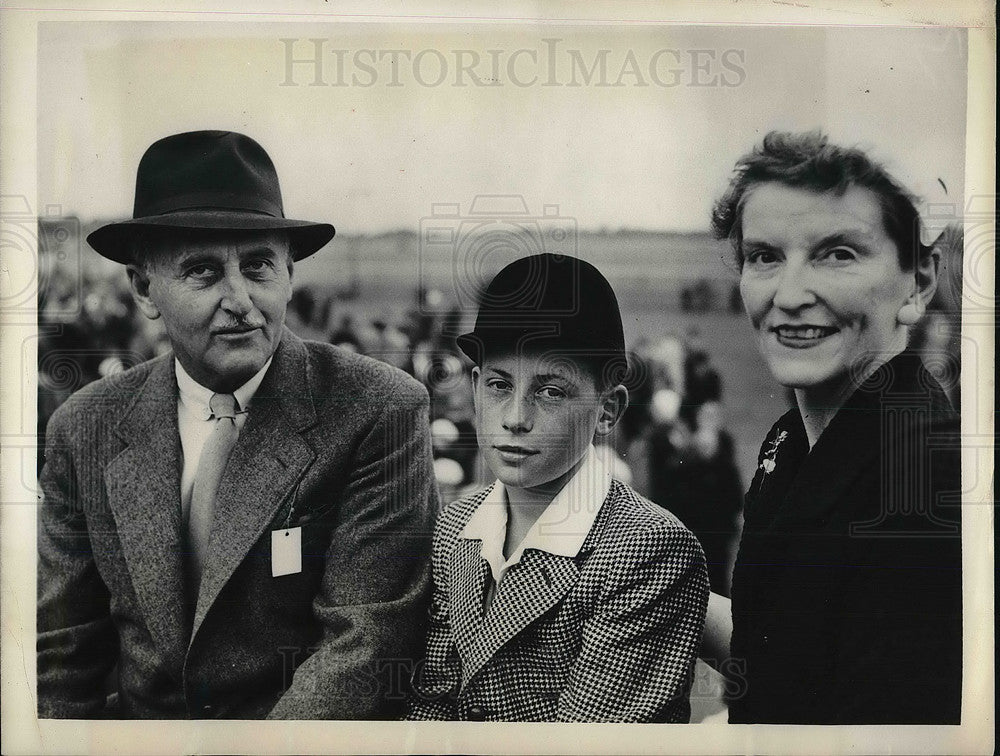 1957 Press Photo Mrs, Joy Zalles Tony McDonnell,-Historic Images