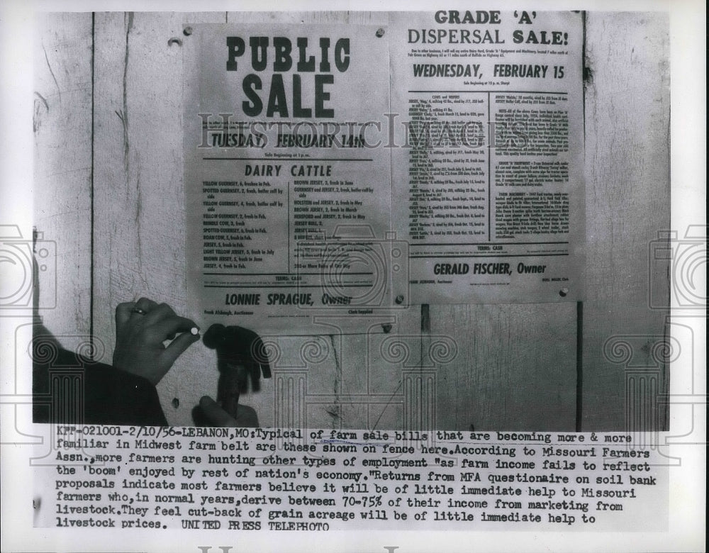 1956 Press Photo typical farm sale bill in the Midwest reflects bad farm economy - Historic Images