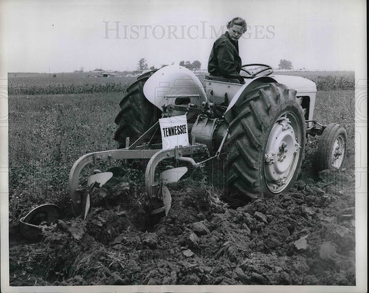 1958 Press Photo Mrs. Pauline Blankenship Represents Tennessee Plowing Contest - Historic Images
