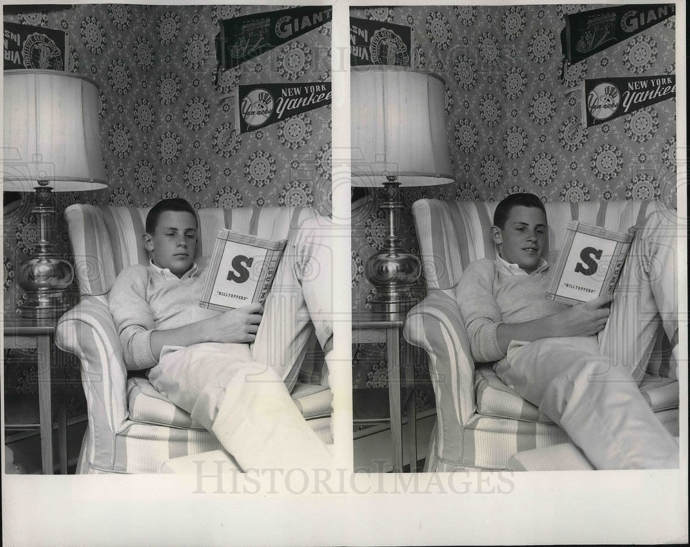 1958 Press Photo Bob Voorhis Demonstrates Light Bulb Design by Westinghouse-Historic Images