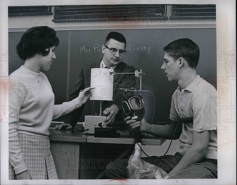 1964 Press Photo Susan Harris,Teacher Paul Holobeno &amp; Greg Sander High School - Historic Images