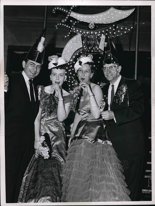 1958 Press Photo Ladies & Men During Celebration-Historic Images