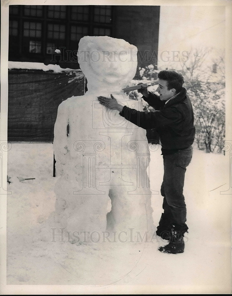 1954 Press Photo Leonard Pikus, creating a gargoyle-Historic Images