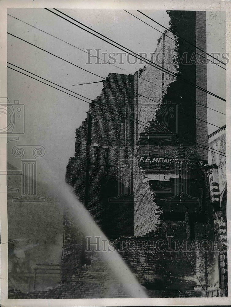 1935 Press Photo Fire at Theater, Federal Transient Hotel, killed one woman - Historic Images