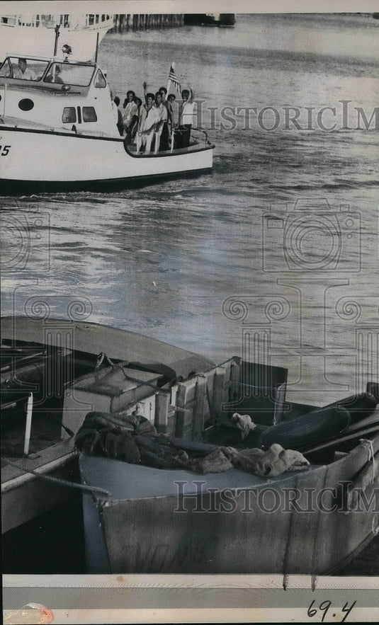 1965 Press Photo Coast Guard Carrying 21 Cuban Refugees - neb14714 - Historic Images