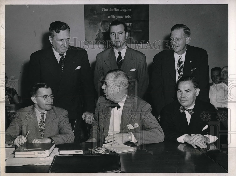 1945 Press Photo National War Labor Board Meets With Newspaper Executives - Historic Images