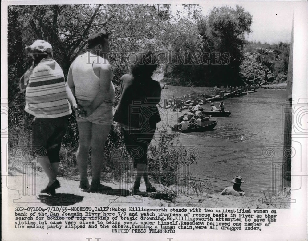 1955 Press Photo Ruben Killingsworth And Women Watch Boats Search - neb14847 - Historic Images