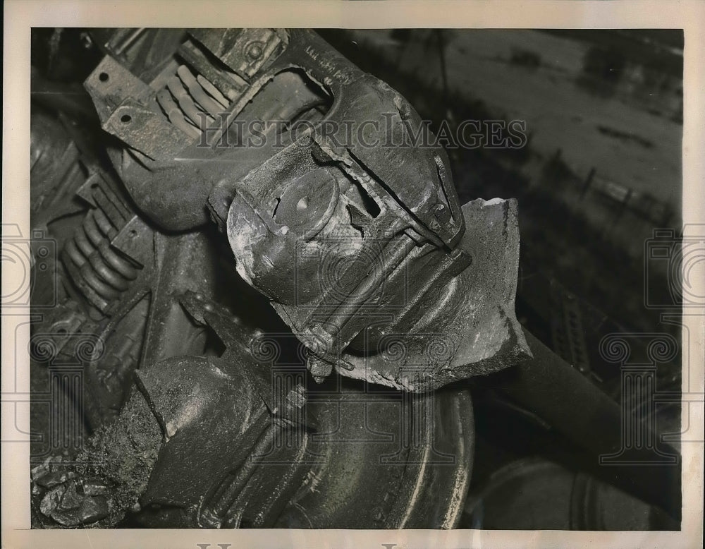 1940 Press Photo Broken Train Car Wheel Believed To Have Been Cause - Historic Images