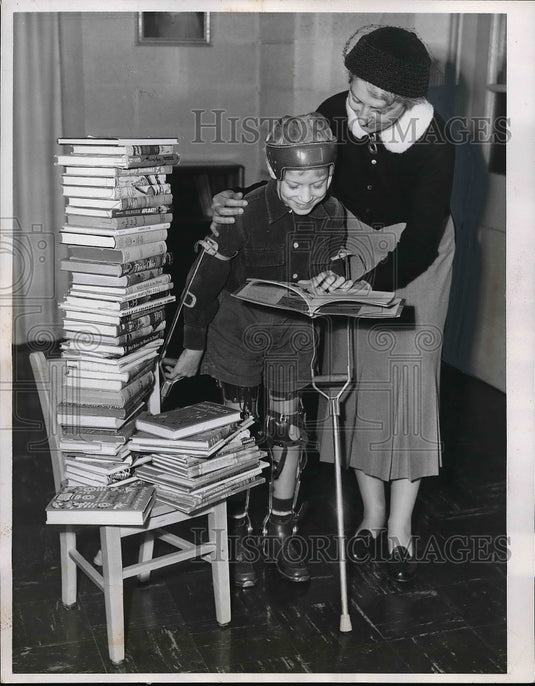 1953 Press Photo Lillian Zevin of Children's Book Council, Billy Goldcamp - Historic Images