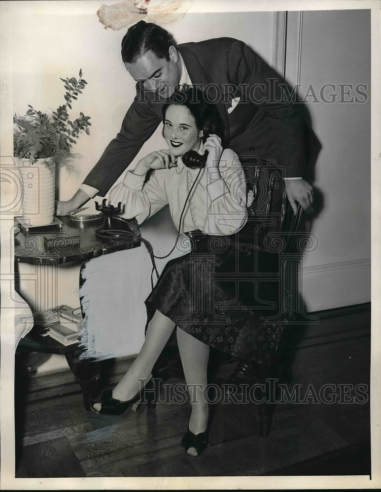 1940 Press Photo Eileen Herric with Fiancee George Lowther in NYC - Historic Images