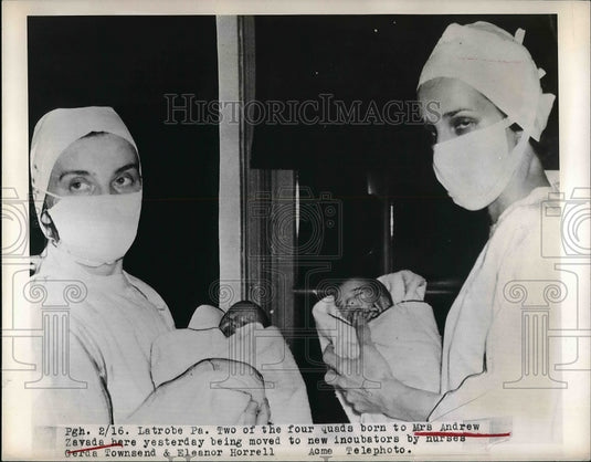 1948 Press Photo Nurses Gerda Townsend, Eleanor Horrell With Two Of Zavada Quads - Historic Images