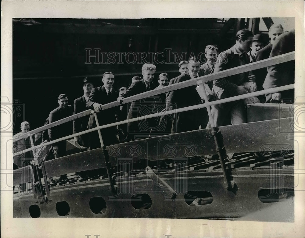 1939 Press Photo British Navy recruits boarding a training ship-Historic Images