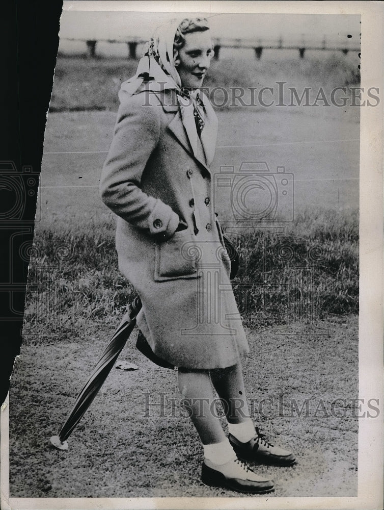 1937 Press Photo England Fashions - Sports costume - Historic Images