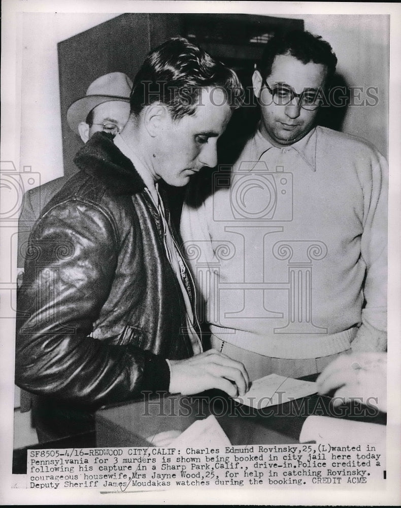 1951 Press Photo Charles Rovinsky being booked for three murders - Historic Images