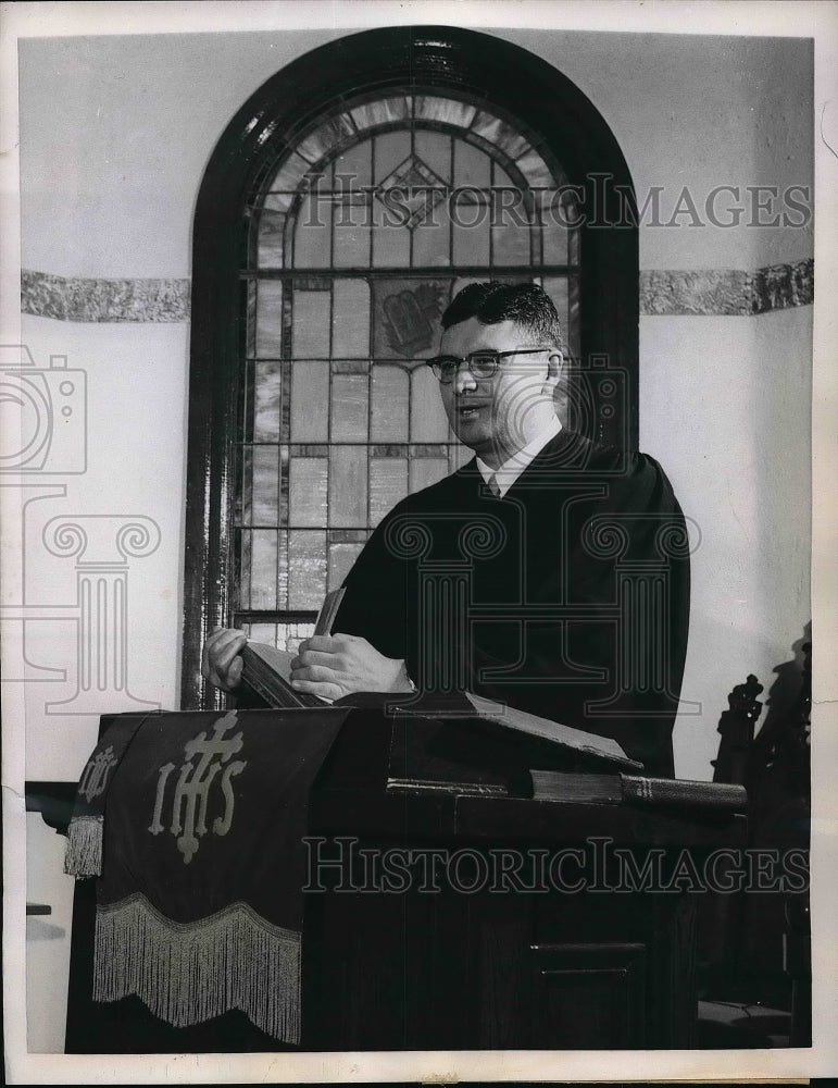 1960 Methodist Minister Richard Sheaffer - Historic Images