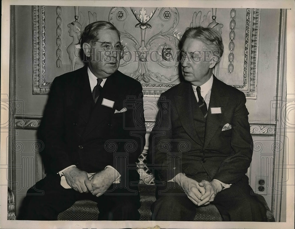 1940 Press Photo Louis A. Weil Times Herald Editor And Albert Miller Enquirer - Historic Images