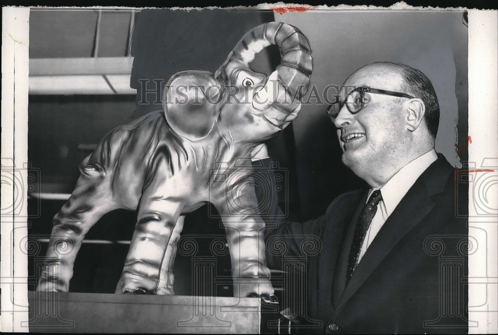 1957 Press Photo Republican National Headquarters Elephant Leonard Hall Chairman-Historic Images