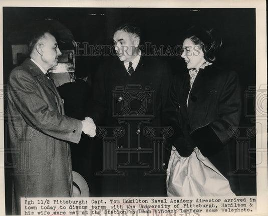 1948 Press Photo Capt Tom Hamilton, Naval Acad. dir & wife & Dean V Lanfear - Historic Images