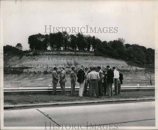 1962 Press Photo Roadside erosion at Willow freeway in Ohio - Historic Images