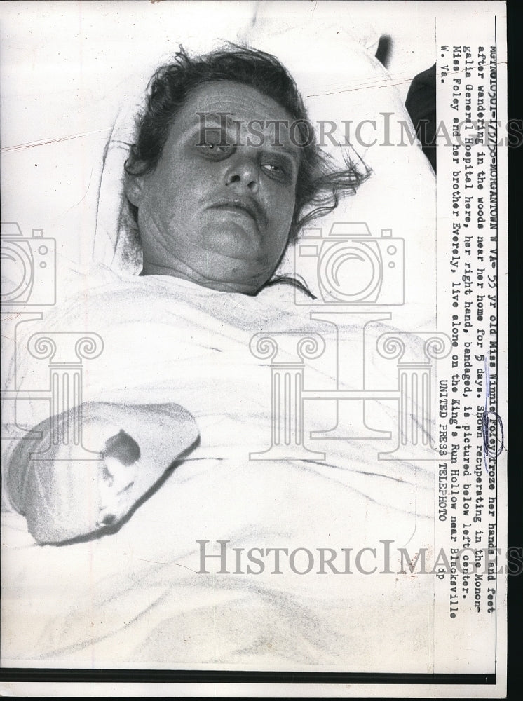 1958 Press Photo Miss Winnie Foley in the Hospital after fire - Historic Images