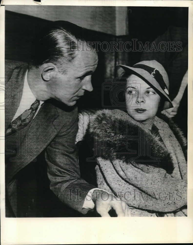 1936 Mrs. Louise Henry with Husband Talking to Detectives Assault - Historic Images