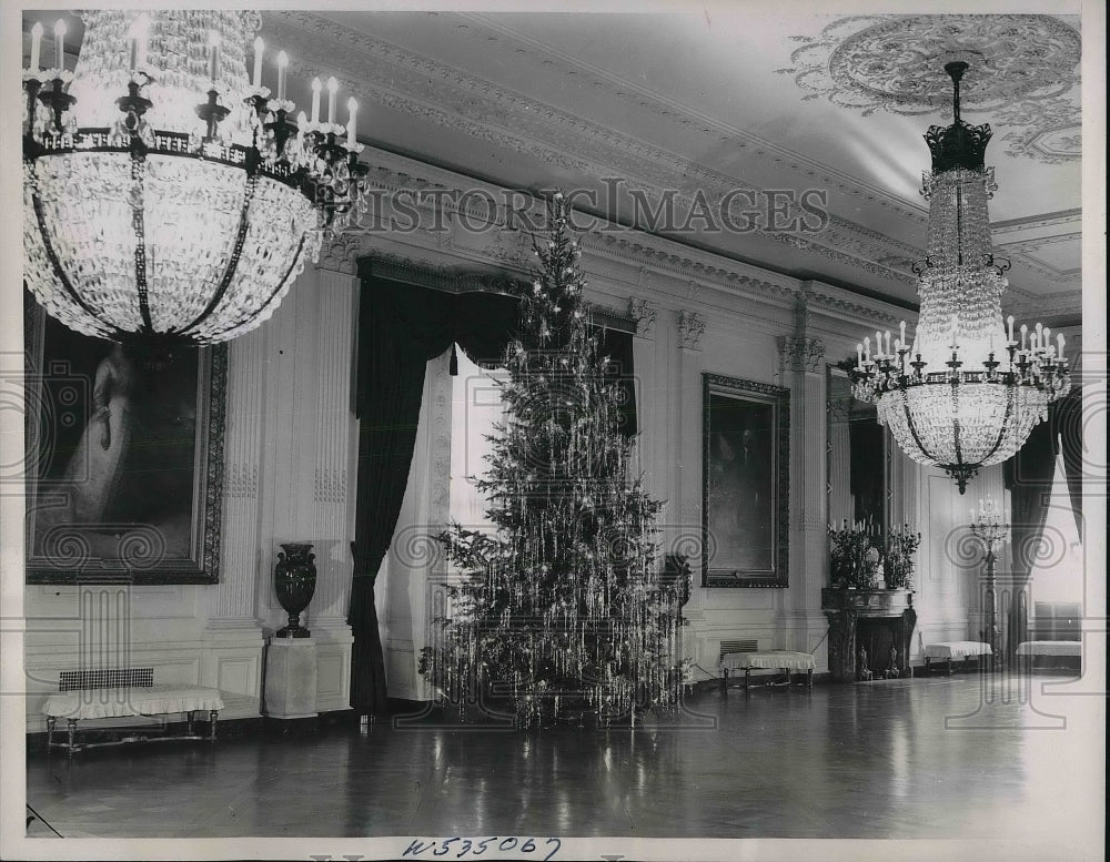 1939 East Room Of White House Decorated On Dec 22nd For Christmas - Historic Images