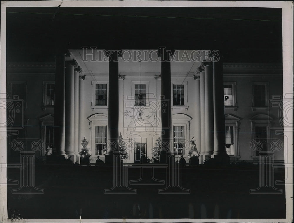 1936 White House decorted exterior for Christmas - Historic Images
