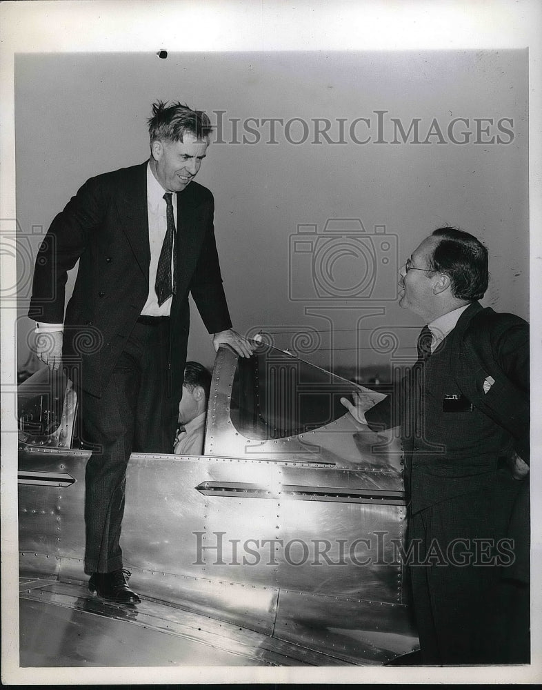 1945 Flying Lesson Sec. of Commerce Henry A. Wallace Burton - Historic Images