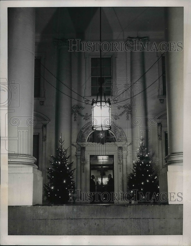 1938 Press Photo Front Door of White House with 2 Illuminated Christmas Trees-Historic Images