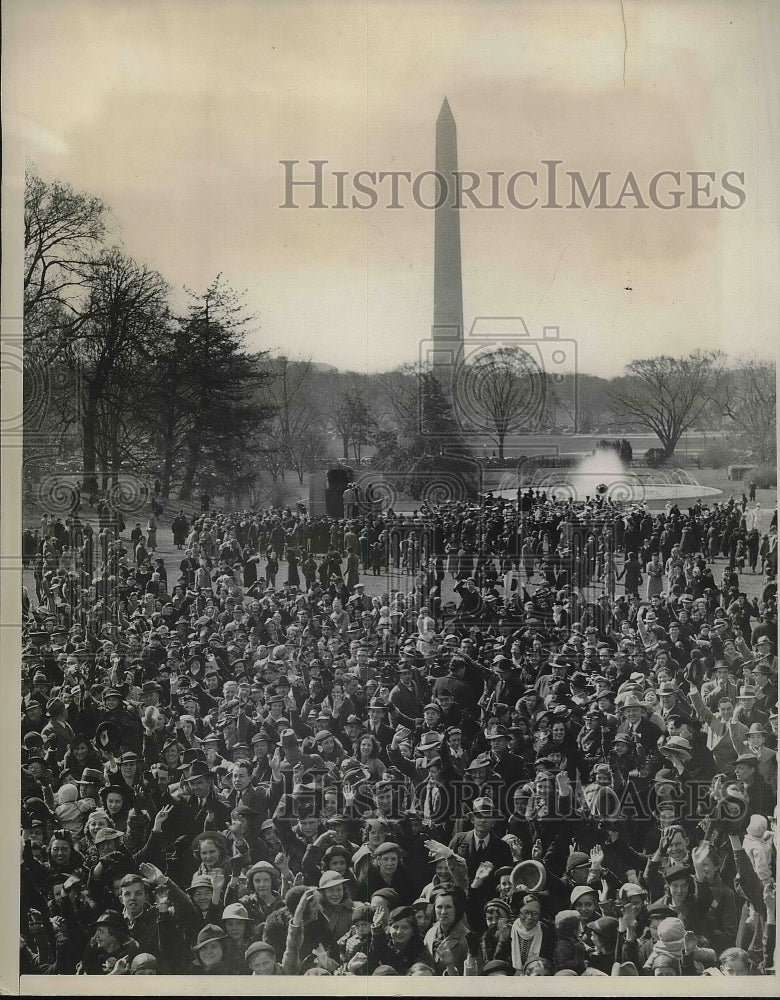 1937 Press Photo Mrs Roosevelt Watching Easter Egg Rolling White House Lawn DC - Historic Images