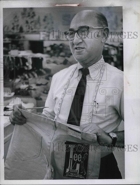 Press Photo Bob Zober of Robert's Department Store - Historic Images