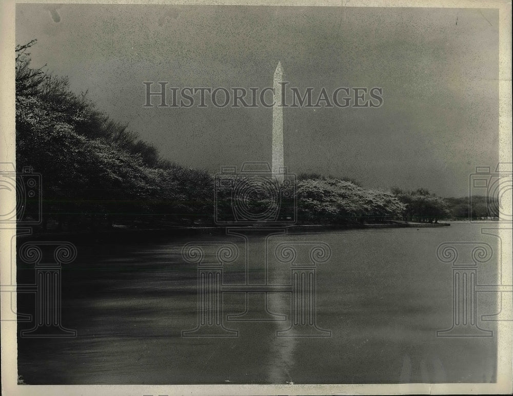 1936 Press Photo View of the Washington Monument over tidal Basin - Historic Images