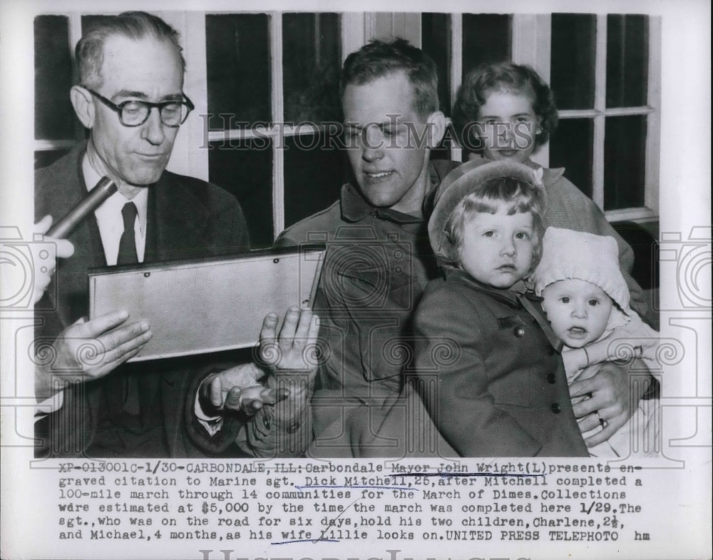 1935 Mayor John Wright of Carbondale Ill.present Citation to Marine. - Historic Images