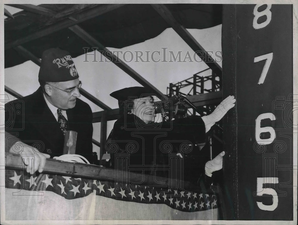 1943 Press Photo Ship Christened Moore Dry Dock Workers Refuse to Sail - Historic Images