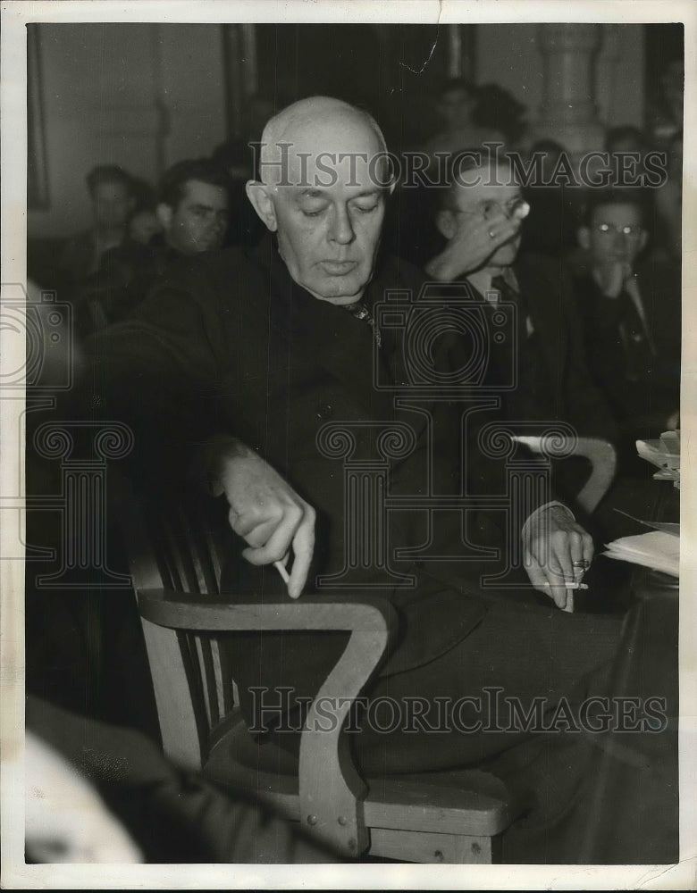 1940 Dr. W.J. Johnson on Witness Stand Denying Advances Toward Women - Historic Images