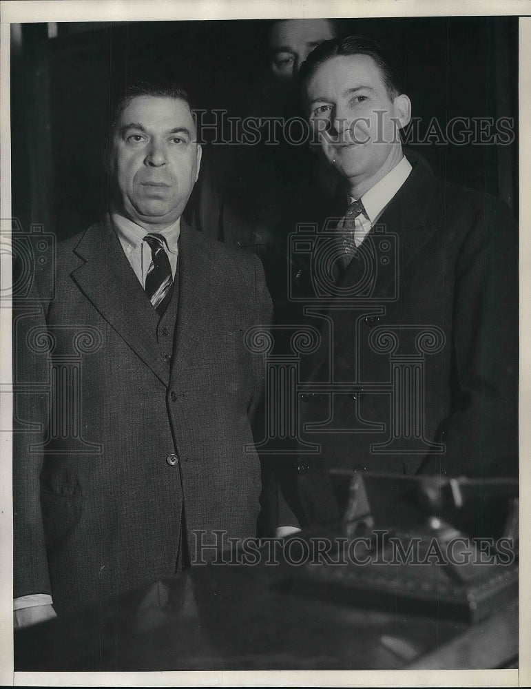 1936 Robert S James &amp; atty Sam Silverman at court in LA, Calif. - Historic Images