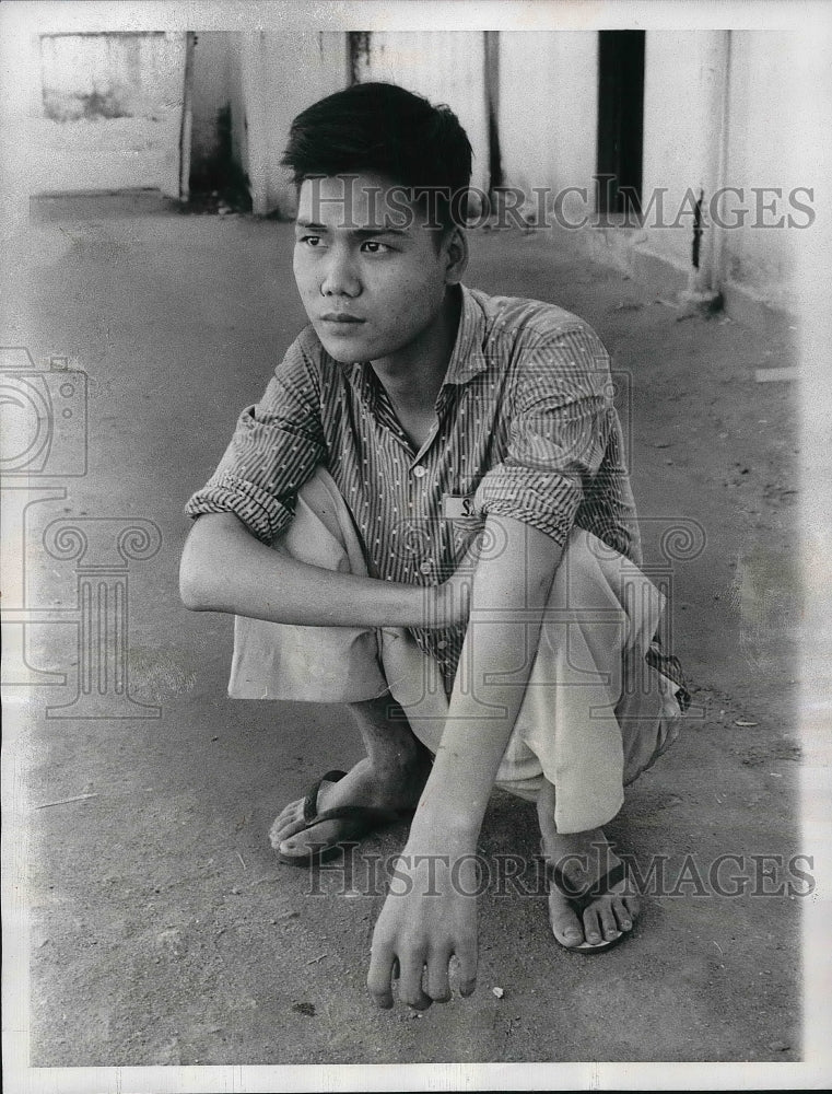 1966 Press Photo Ta Long at his village remebering planes overhead-Historic Images