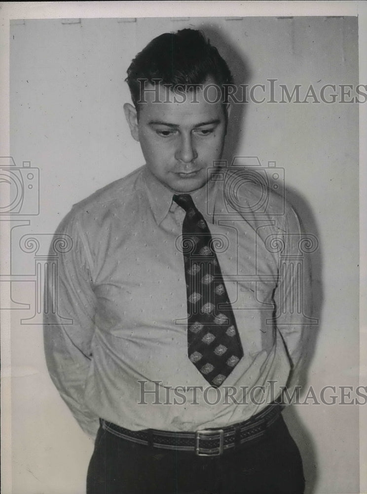 1937 Walter &quot;Dudty&quot; Rhodes in ncustody for wife&#39;s death in Iowa-Historic Images