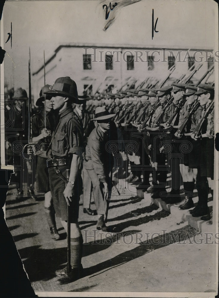 1925 The Prince of Wales inspects Honor Guardat Witwatersand-Historic Images