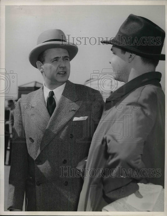 1940 Wash.D.C. Dr A. Loudon, Netherlands Minister & a reporter - Historic Images