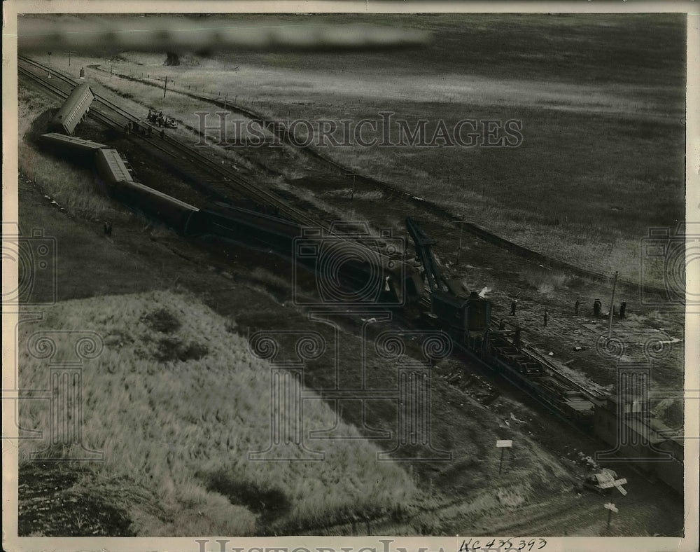 1938 "Golden State Limited" passenger train derailed near Reed, MO-Historic Images