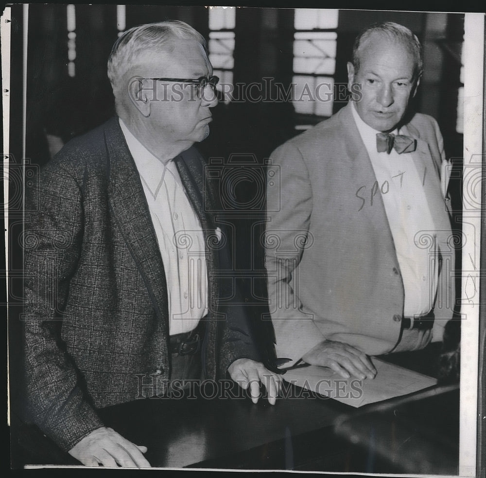 1957 Press Photo Jesse Crutcher In Court On Charges Of Defrauding Telephone Co - Historic Images