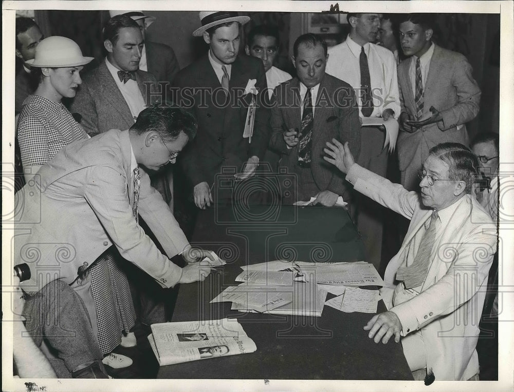 1935 Press Photo Ewing Mitchell Ousted Assistant Scretary Commerce Newsmen - Historic Images