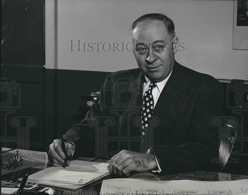 1947 Press Photo D.S. Harder Ford Motor Company Vice President Dearborn Michigan - Historic Images