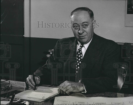 1947 Press Photo D.S. Harder Ford Motor Company Vice President Dearborn Michigan - Historic Images