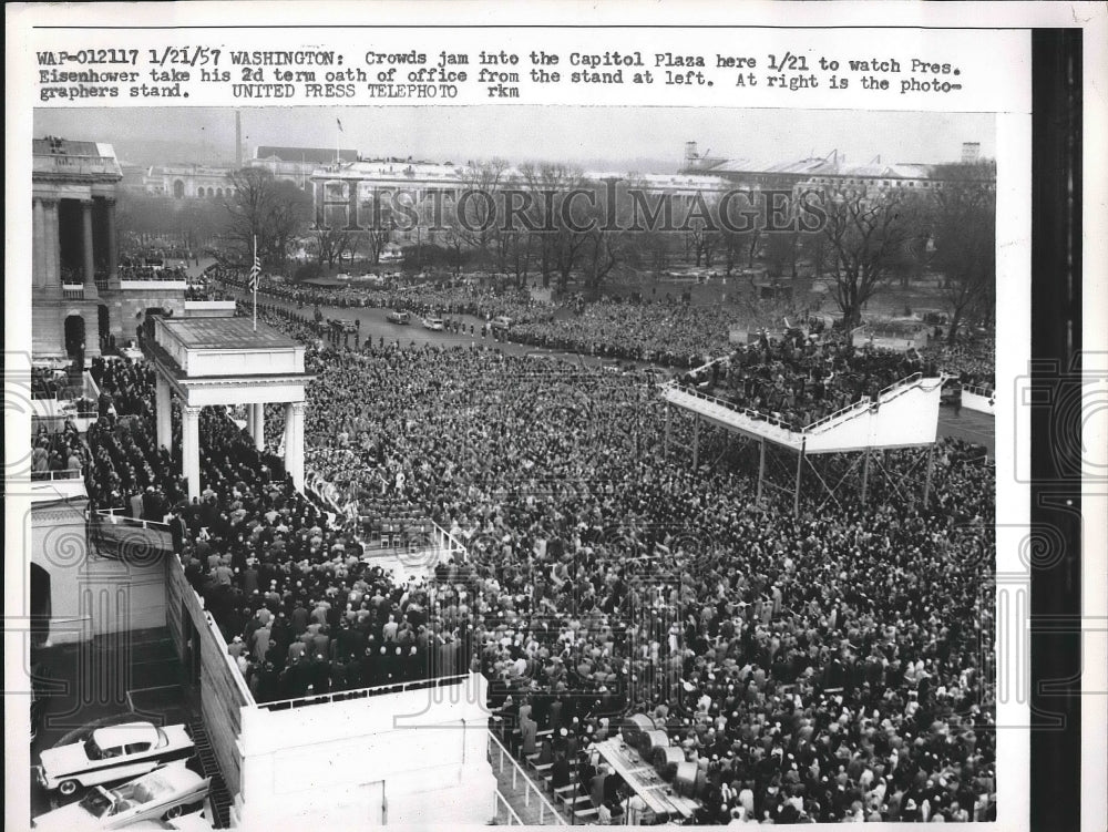 1957 Press Photo Crowds at Capitol Plaza To Watch Pres Eisenhower take 2nd term-Historic Images