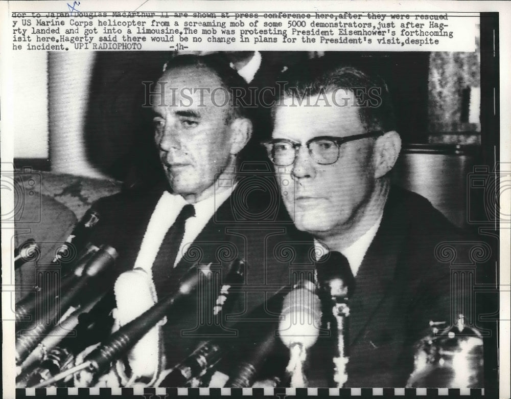 1950 Press Photo Douglas macArthur II Us marine Corps screaming mob - neb17941 - Historic Images