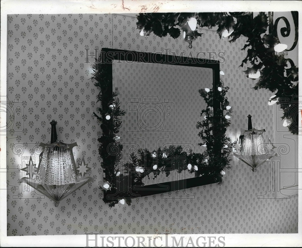 1966 Press Photo Christmas Decorations - Historic Images